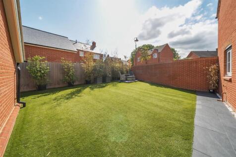 2 Tollgate Close, Towcester (9).jpg