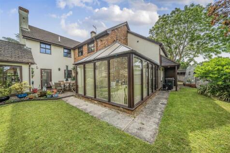 Apple Dene, 27 Careys Road, Pury End (4).jpg