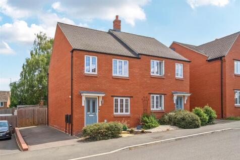 47 Saxon Way, Towcester (3) cr.jpg