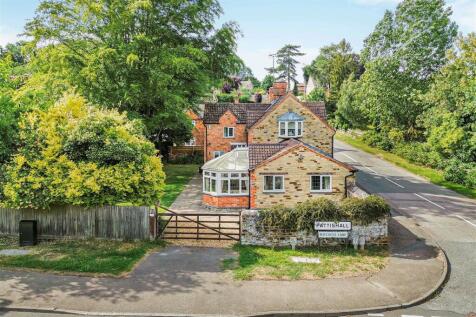 Vale Cottage, 4 Butcher Lane, Pattishall (42) cr V