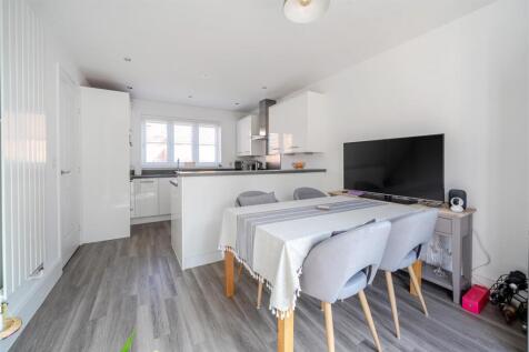 5 Plantation Lane, Towcester