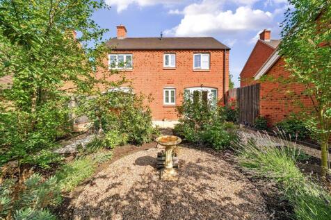 5 Plantation Lane, Towcester
