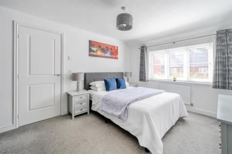 5 Plantation Lane, Towcester