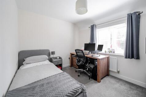 5 Plantation Lane, Towcester