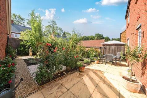 5 Plantation Lane, Towcester