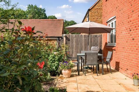 5 Plantation Lane, Towcester