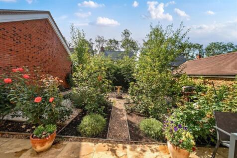 5 Plantation Lane, Towcester