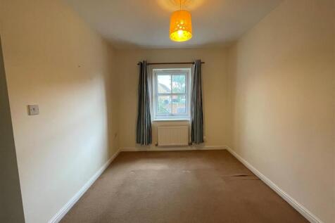 4 Baines Close - Bed 1.jpg