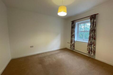 4 Baines Close - Bed 2.jpg