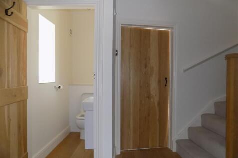 6 Moat Yard - Hall &amp; WC.JPG