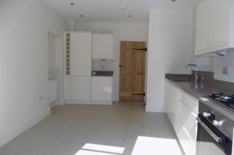 6 Moat Yard - Kitchen.JPG