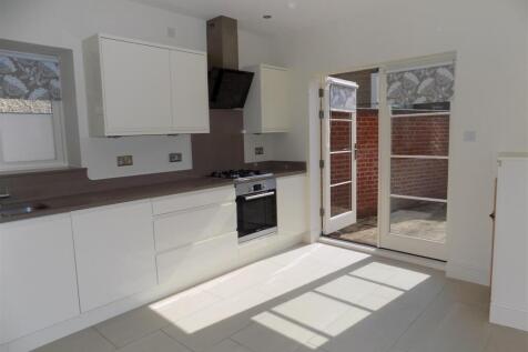 6 Moat Yard - Kitchen (1).JPG