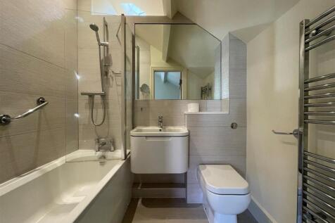6 Moat Yard - Bed 2 - Ensuite.jpg