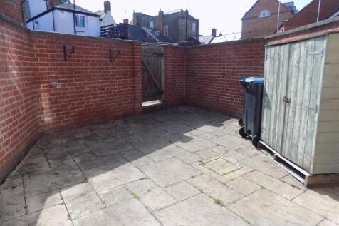 6 Moat Yard - Courtyard.JPG