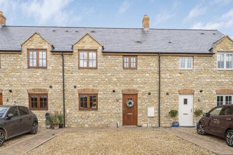 6 Reindeer Court, Potterpury (2).JPG