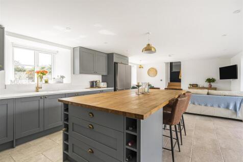 1 Kings Lane, Pury End