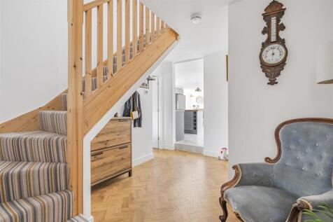 1 Kings Lane, Pury End