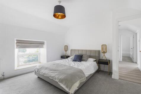 1 Kings Lane, Pury End