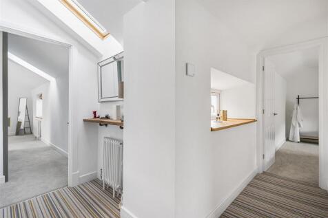1 Kings Lane, Pury End