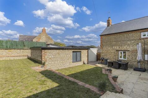 1 Kings Lane, Pury End