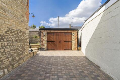 1 Kings Lane, Pury End