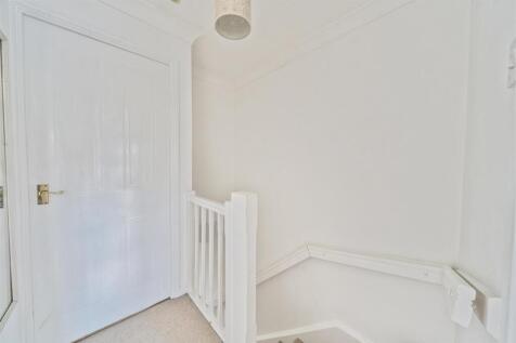 26 Kestrel Crescent, Brackley (2).jpg