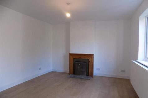 16 School Road - Living Room.JPG