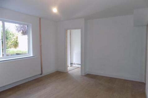 16 School Road - Living Room 1.JPG