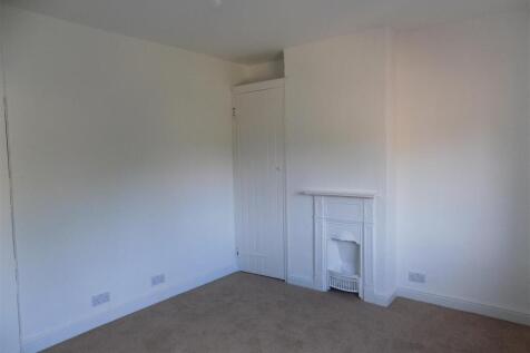 16 School Road - Bed 1 (1).JPG