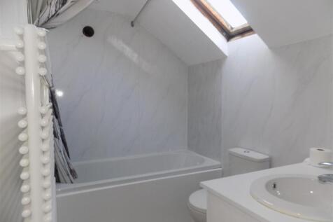16 School Road - Bathroom.JPG