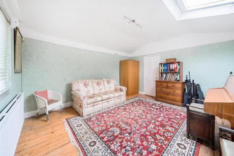 Castle Mound, 15 High Street, Lois Weedon (25).jpg