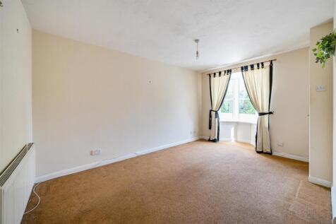 5 Walker Drive, Towcester (16).jpg