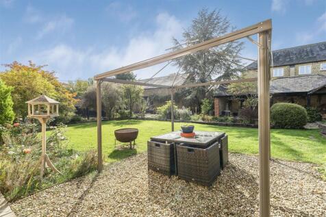 Lower End Farmhouse, 10 High Street South, Tiffiel
