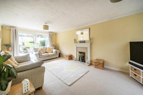 4 Acorn Way, Silverstone