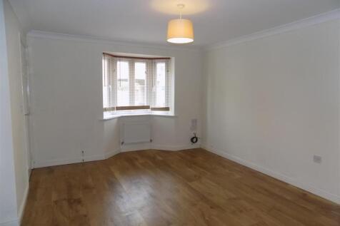 91 Alchester Court - Lounge.JPG