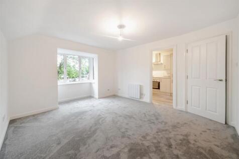 Flat 3, Islington Court, Towcester (19).jpg