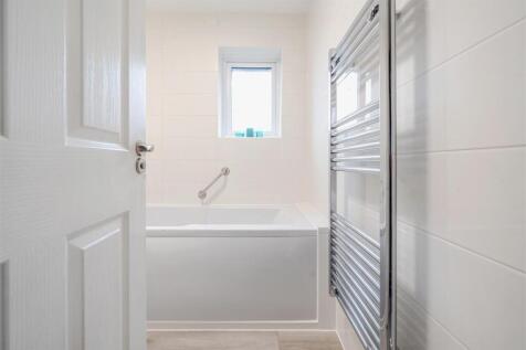 Flat 3, Islington Court, Towcester (8).jpg