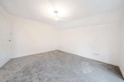 Flat 3, Islington Court, Towcester (1).jpg