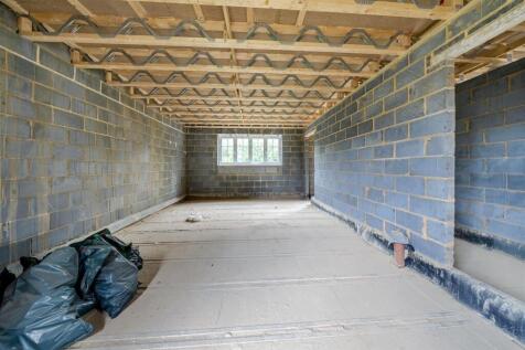 The Toppers, Bridge Road, Stoke Bruerne