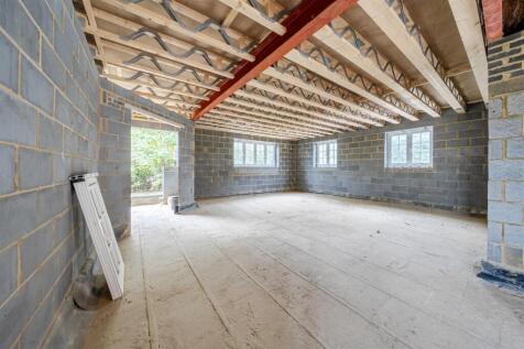 The Toppers, Bridge Road, Stoke Bruerne