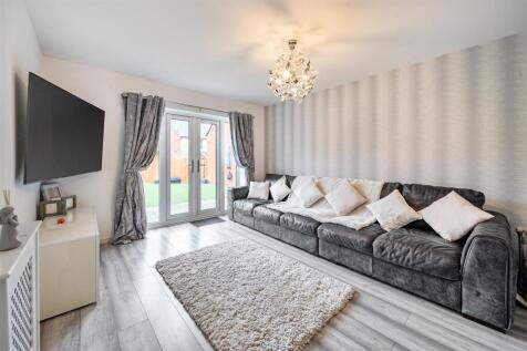 18 Ratcliffe Close, Old Stratford (8).jpg