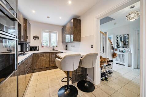 18 Ratcliffe Close, Old Stratford (3).jpg