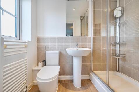 18 Ratcliffe Close, Old Stratford (15).jpg