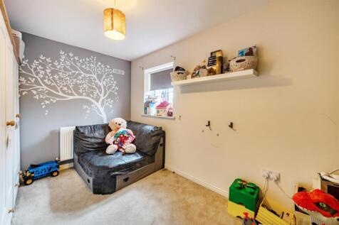 18 Ratcliffe Close, Old Stratford (1).jpg