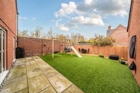 18 Ratcliffe Close, Old Stratford (20).jpg