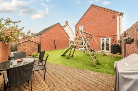 18 Ratcliffe Close, Old Stratford (17).jpg