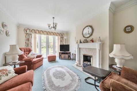 15, Herbert Gardens, Towcester (9).jpg