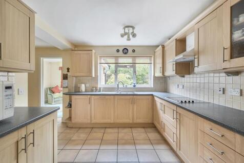 15, Herbert Gardens, Towcester (4).jpg