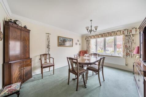 15, Herbert Gardens, Towcester (2).jpg