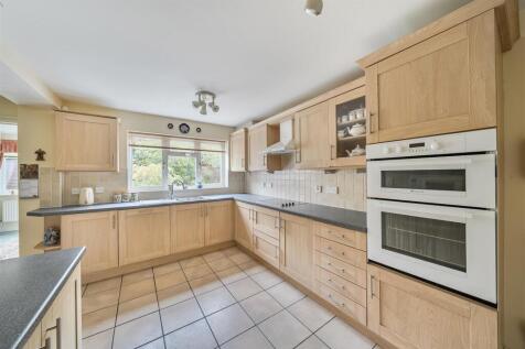 15, Herbert Gardens, Towcester (5).jpg